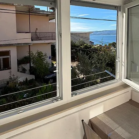 Stunning In With House Sea View Apartman